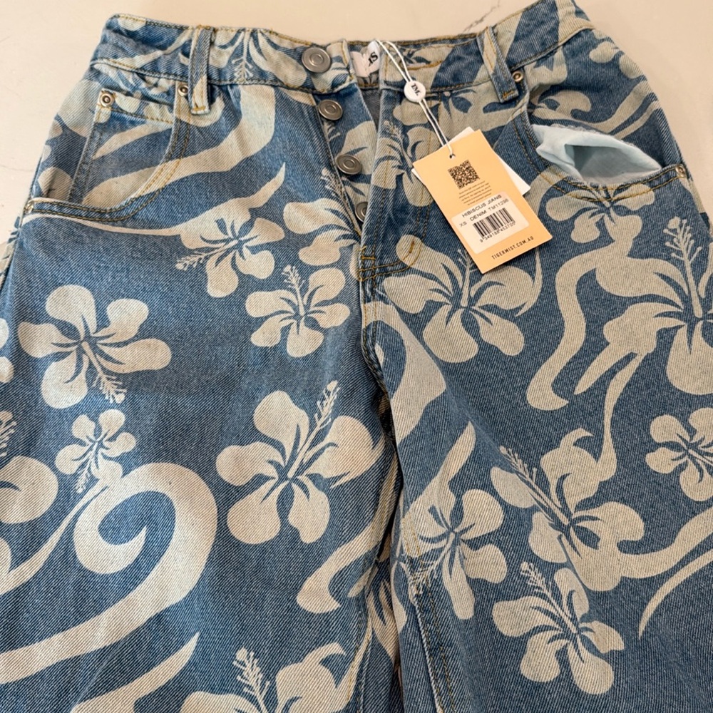 XS Tiger Mist Hibiscus Jeans / I have matching Shirt as well